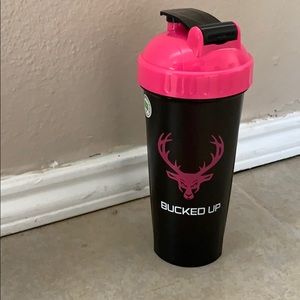 Becked up shaker cup